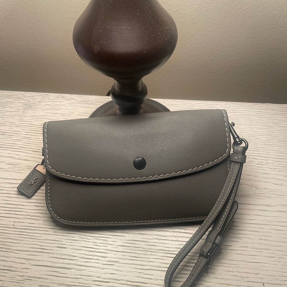 1941 Coach glovetanned wristlet clutch